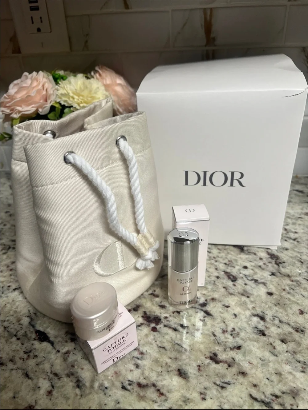 Dior Capture Totale Foundation & Cream Set - White, Light Pink